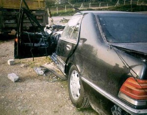 06 AC 600 plakalı Mercedes kazadan sonra